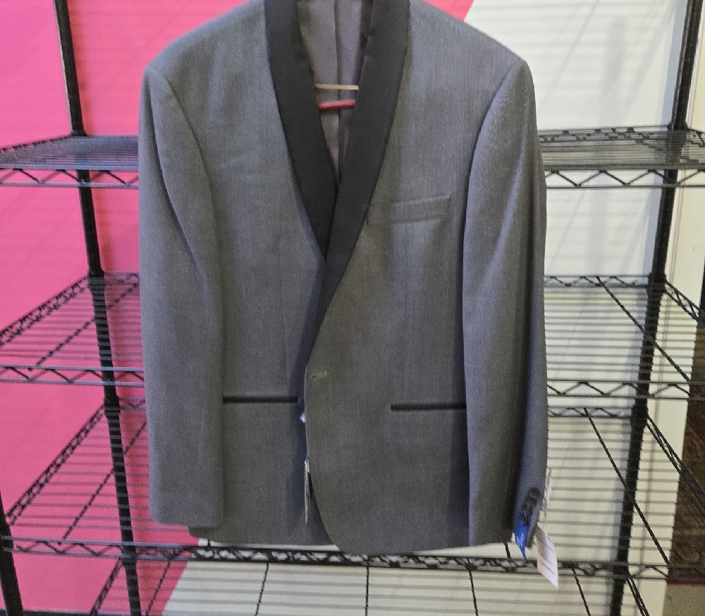 Ryan Seacrest Distinction Gray Tuxedo with Notched Lapels and Modern Fit